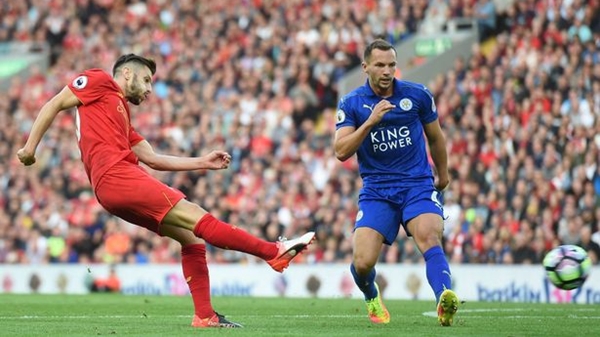 Liverpool - Leicester City maçında Emre Can şut çekiyor